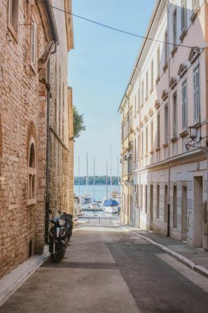 Pula Kandlerova to Riva